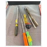 7 LONG SHANK SCREW DRIVERS AND CHISEL