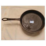 11" LONG HANDLE CAST IRON SKILLET W/3 FEET