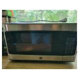 GE COUNTER TOP MICROWAVE OVEN