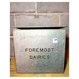 FOREMOST DAIRIES COOLER BOX W/4 QUART GLASS