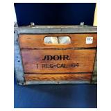 ADOHR WOODEN MILK CRATE W/12 QUART GLASS MILK