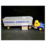 1985 FIRST GEAR DIE CAST ROADWAY EXRESS TRACTOR