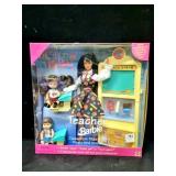 1995 TEACHER BARBIE AND CLASSROOM