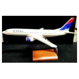 DELTA AIRLINES MODEL PLANE - BOEING MFG. MUSEUM