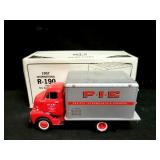 FIRST GEAR DIE CAST 1957 INTERNATIONAL R-190