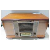 STEWART-WARNER ANTIQUE TABLE TOP RADIO