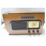 ANTIQUE TABLE TOP RADIO ANTIQUE TABLE TOP RADIO