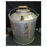 RAILROAD CAN WITH BALE