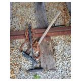 2 SPIKE HAMMERS AND CHAIN SCOTCH