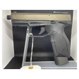 TAURUS TX22, 22 LR, SEMIAUTOMATIC PISTOL 2 MAGS