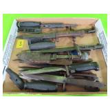 GROUPING OF 15 KNIVES AND KNIFE PARTS