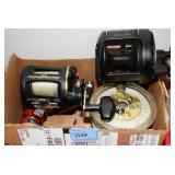 4 VINTAGE FISHING REELS AND TROLLING LINE