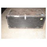 VINTAGE ARMY FOOT LOCKER WITH VINTAGE MESS KITS AN