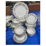 32 PC SET OF NORITAKE CHINA - CORDELL PATTERN
