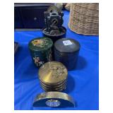 3 ASHTRAY SETS AND REFLECTIONS QUARTZ TABLE CLOCK