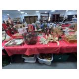 TABLE LOT: CHRISTMAS DEOR AND FIGURINES