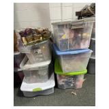32 TOTES OF CHRISTMAS AND HOLIDAY DECORATIONS