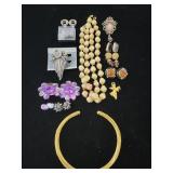 COSTUME JEWELRY: NECKLACES, BRACELETS, ETC..