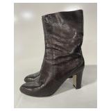 COLE HAAN SIZE 7 1/2 B ANKLE BOOTS.