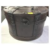 DECORATIVE BOX AND TABLE LAMP.