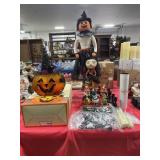 COLLECTION OF HALLOWEEN DECOR