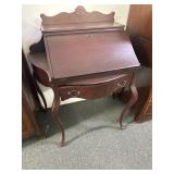 VICTORIAN MAHOGANY LADIES WRITING DESK -.