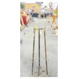 METAL EASLE FOR PAINTING DISPLAY.