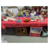 TABLE LOT: CHICKEN COOKIE JAR, CUPS, PLATES, ETC.