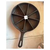 CAST IRON CORN BREAD SKILLET