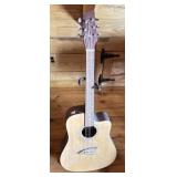 KONA ACCUSTIC GUITAR AND STAND - #3040812