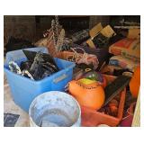 COLLECTION OF HOLIDAY DECORATIONS