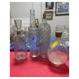 2 GLASS DECANTERS & 2 GLASS BOTTLES