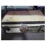 ANTIQUE TRAVEL TRUNK