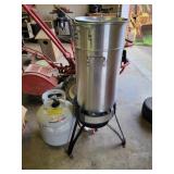 TURKEY FRYER W/BASE, POT AND GAS TANK