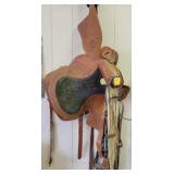 RED/BROWN WESTERN SADDLE