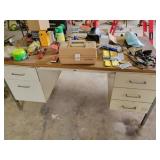 METAL OFFICE DESK AND CONTENTS W/2 FOLDING TABLES
