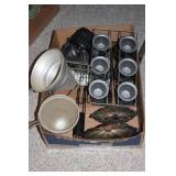 BOX OF KITCHEN ITEMS AND MOLDS BOX OF KITCHEN ITEMS AND MOLDS
