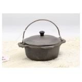 WAGNER  MINIATURE CAST IRON DUTCH OVEN WAGNER  MINIATURE CAST IRON DUTCH OVEN
