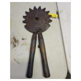 ANTIQUE HAND OPERATED HEDGE TRIMMER