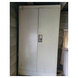 2 DOOR METAL STORAGE CABINET