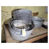 4 GALVANIZED WASH TUBS AND 2 GALVANIZED  PAILS