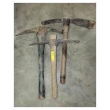 3 HAND HOE/PICKS