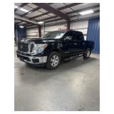 2017 Nissan TITAN SV