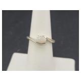 14K WHITE GOLD AND OPAL RING - SIZE: 6 1/4 -