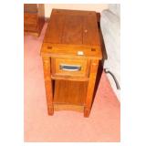 OAK END TABLE - 22" X 22" X 13" OAK END TABLE - 22" X 22" X 13"