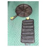 2 CAST IRON CORN BREAD PANS - NO NAME 2 CAST IRON CORN BREAD PANS - NO NAME