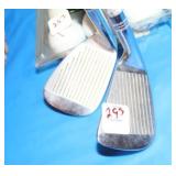 (2) GOLD CLUBS: PITCHING WEDGE, 7 WALTER (2) GOLD CLUBS: PITCHING WEDGE, 7 WALTER