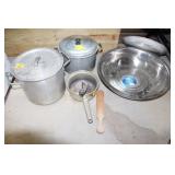 2 COOK POTS W/LARGE PAN, RICER, ETC. 2 COOK POTS W/LARGE PAN, RICER, ETC.