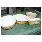 7 PYREX BOWLS AND REFRIDGERATOR DISHES 7 PYREX BOWLS AND REFRIDGERATOR DISHES