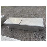 FULL SIZE TRUCK TOOL BOX NO KEY FULL SIZE TRUCK TOOL BOX NO KEY